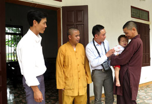 Nam Dinh province: religious dignitaries busy with secular life